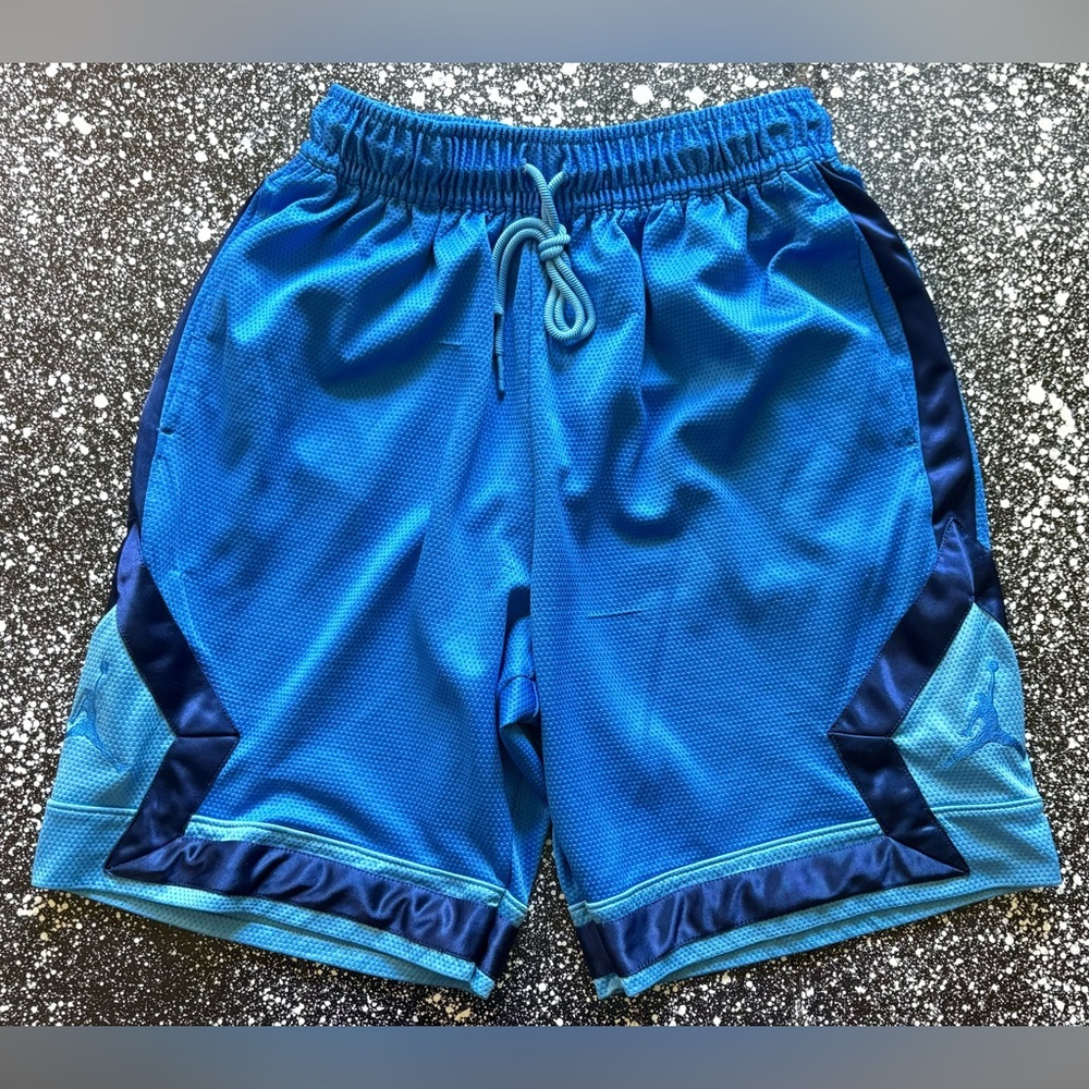JORDAN Standard Fit Basketball Shorts Size Medium
